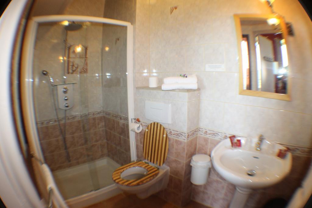 Hotel Raymond VII Cordes-sur-Ciel Room photo