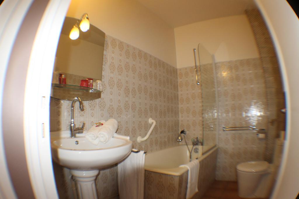 Hotel Raymond VII Cordes-sur-Ciel Room photo